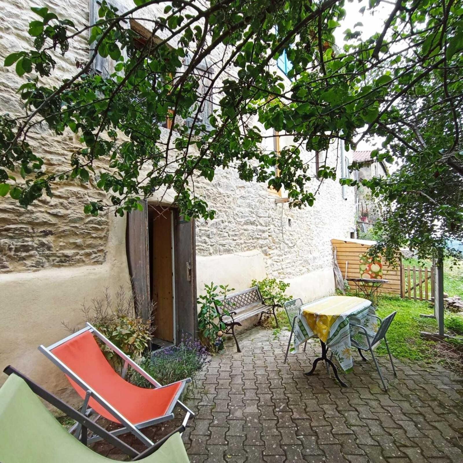 Gites Des Esselards Yzeron Quarto foto
