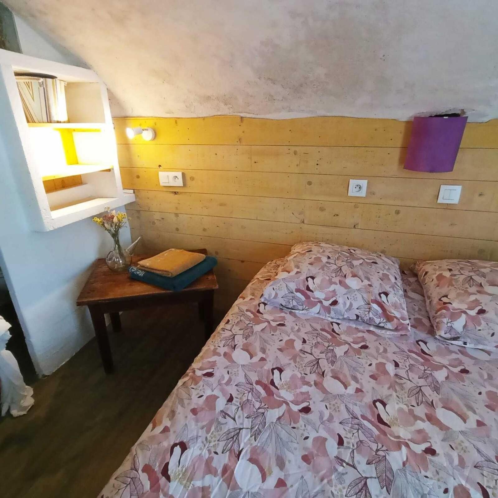 Gites Des Esselards Yzeron Quarto foto