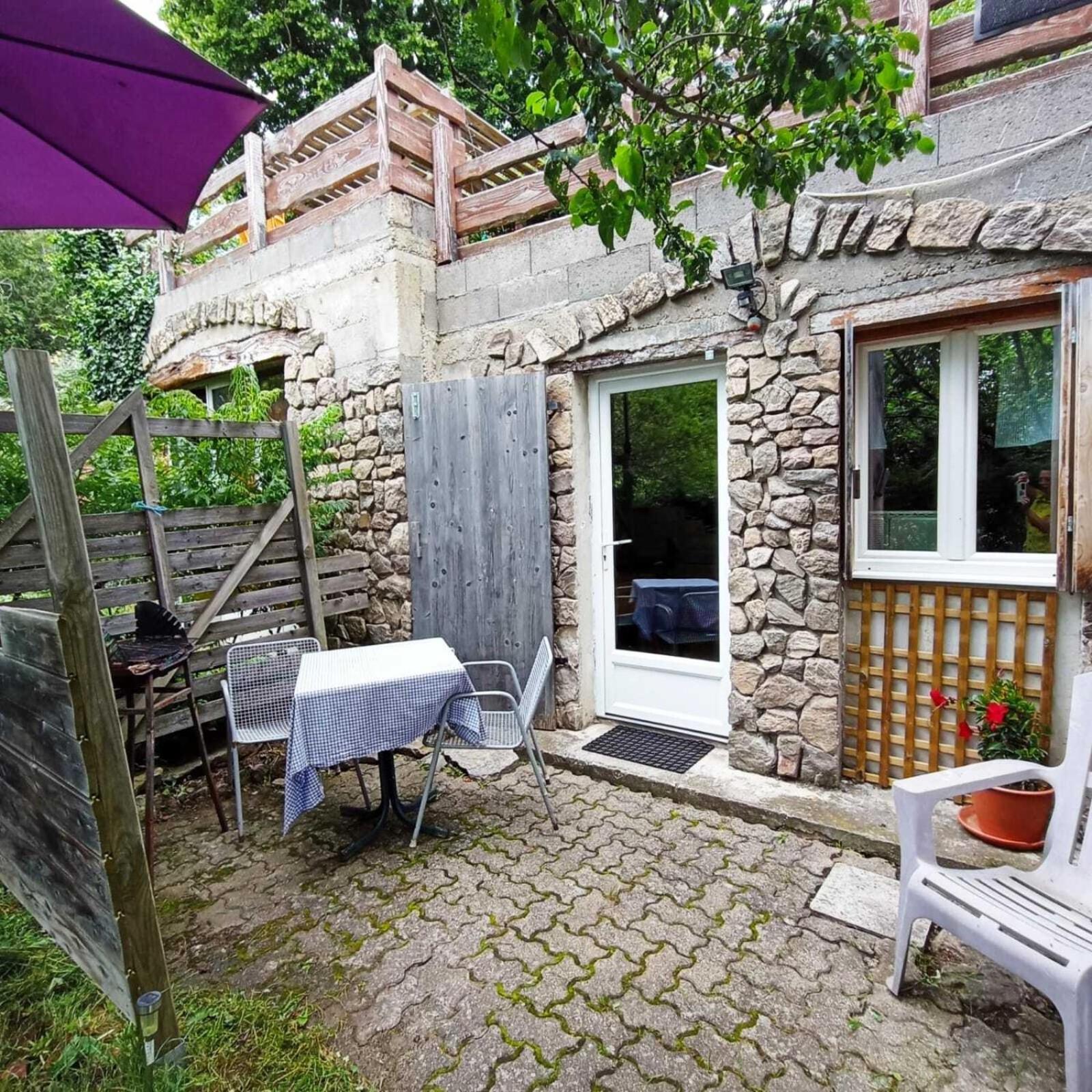 Gites Des Esselards Yzeron Quarto foto