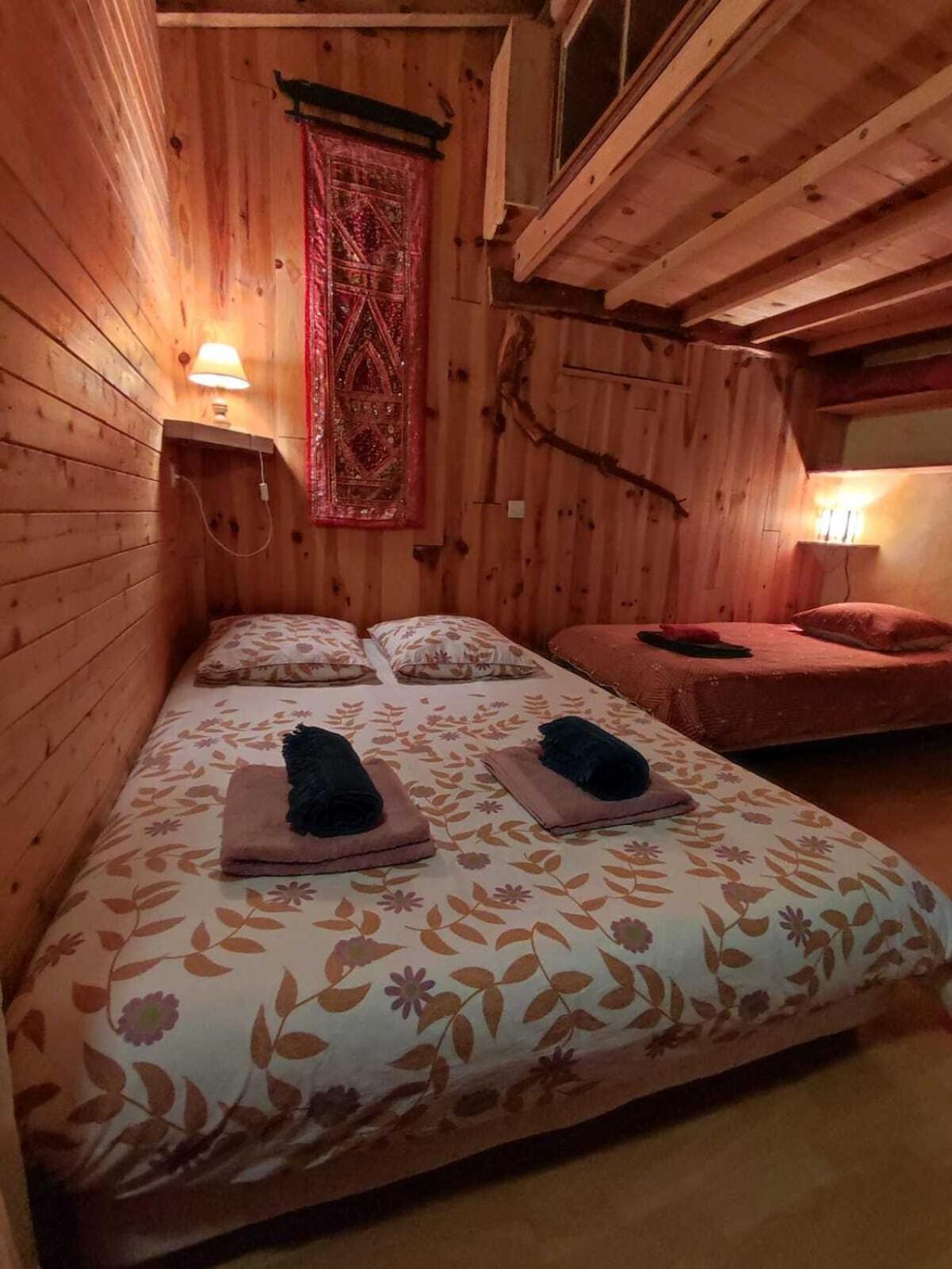 Gites Des Esselards Yzeron Quarto foto
