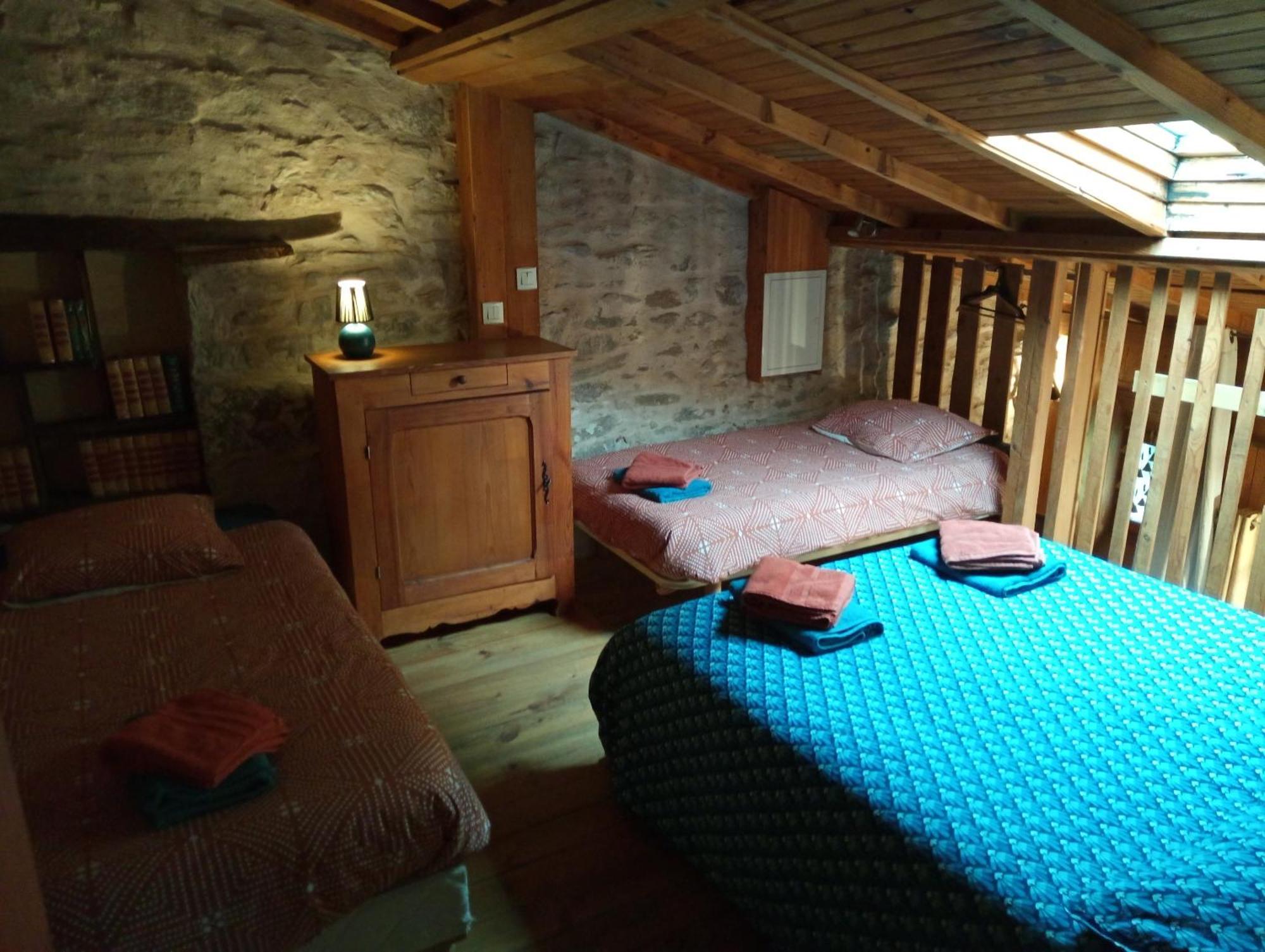 Gites Des Esselards Yzeron Quarto foto