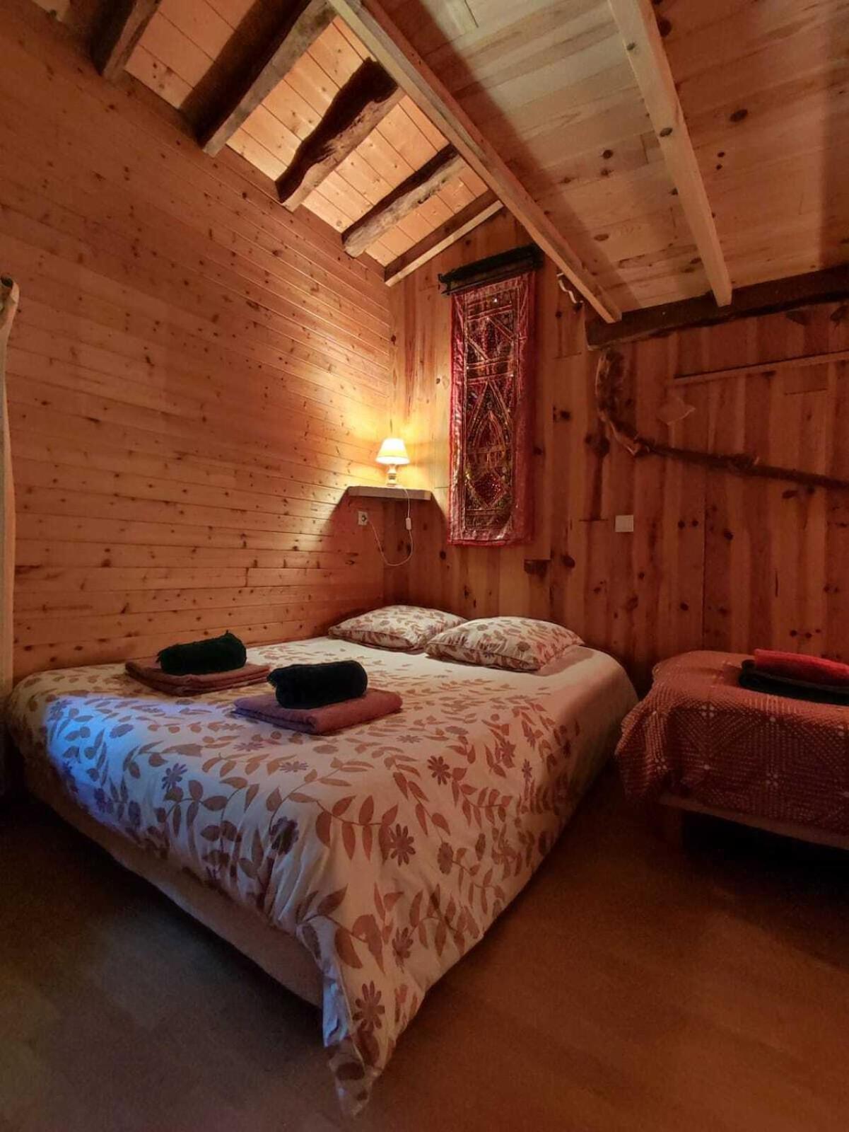 Gites Des Esselards Yzeron Quarto foto