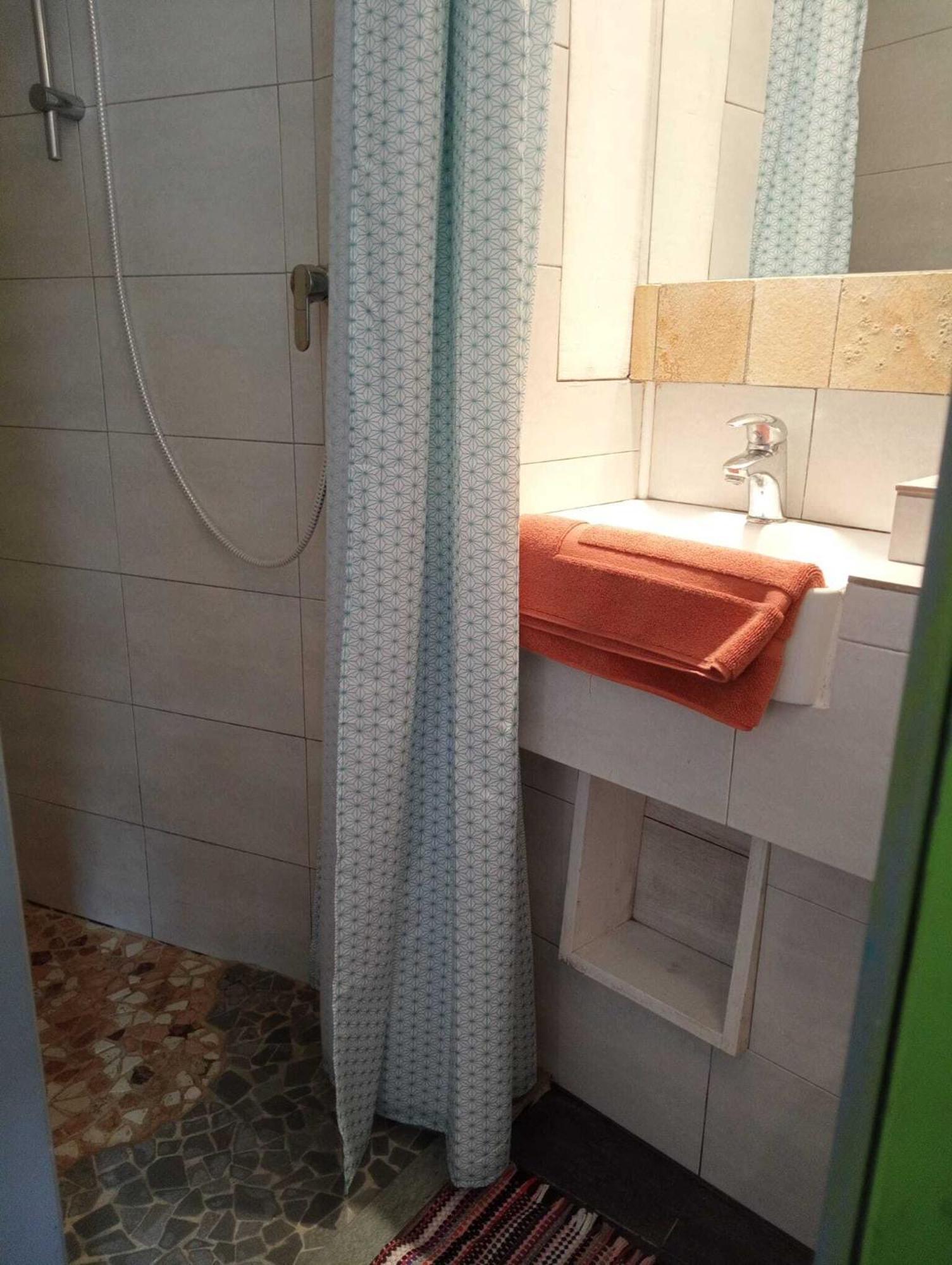 Gites Des Esselards Yzeron Quarto foto
